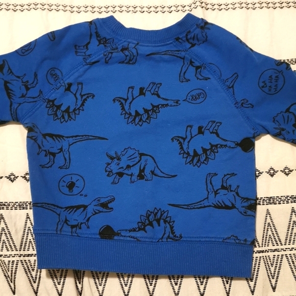 ✨5/$25✨Carter's blue dinosaur sweatshirt, 6 months - Picture 3 of 3